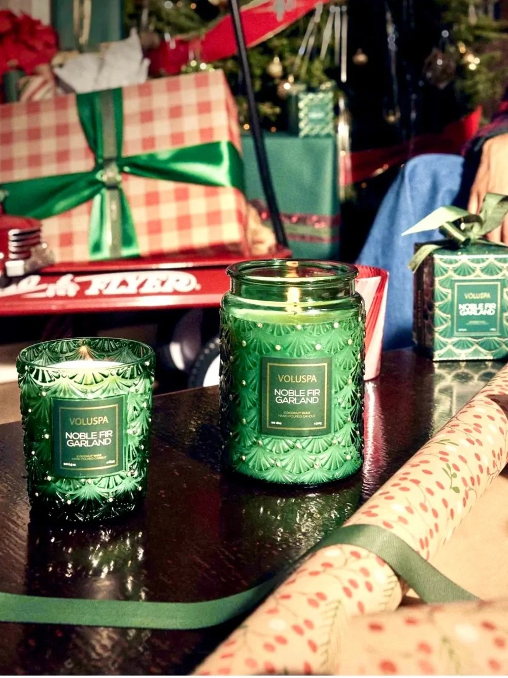 ❗️Voluspa Noble Fir Garland Green Textured Glass Candle with Decorative Box NWT